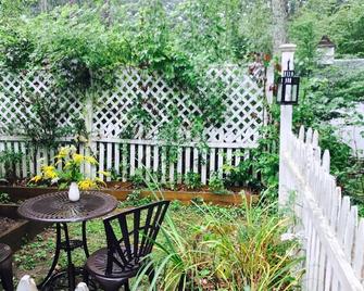 Country Living With A Lake View - Salisbury - Patio
