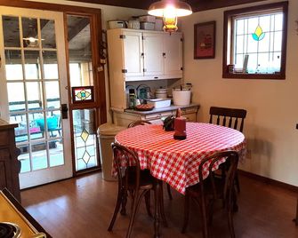 Cabin in the Woods - 10 minutes to Bartlesville - Bartlesville - Essbereich
