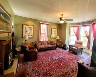 Historic Western Oasis w/AC & Parklike Backyard - Trinidad - Living room