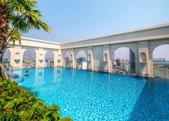 Awesome Cbd Luxury Apartment Icon56 Rooftop Pool (1br-2br-3br) - Ho Chi Minh City - Pool