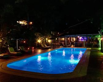 加德滿都酒店 - Maresias - 游泳池
