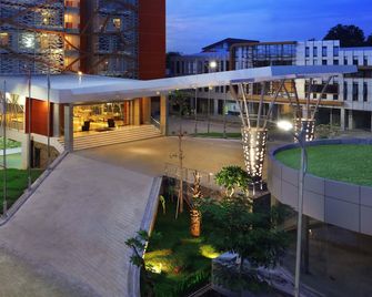 Harper Perintis By Aston - Makassar - Building
