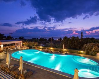 Louloudis Boutique Hotel - Thasos - בריכה