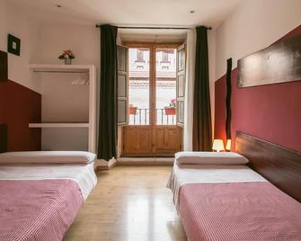 Hostal La Casa de La Plaza - Madrid - Habitació