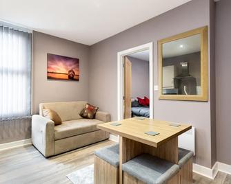Darlington Centre Double Bed Spacious Apartment 4 - Darlington - Living room