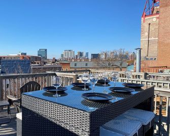Upscale Townhome - Water and City Views from Rooftop Deck - Great Location! - Baltimore - Balcony
