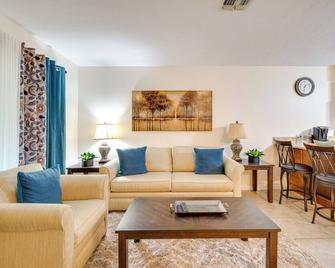 Lovely Ocala Vacation Rental Apartment! - Ocala - Living room