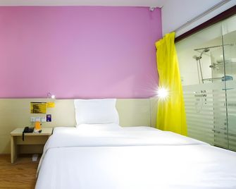 7 Days Inn Beijing South Railway Station Subway Station Branch - Pekín - Habitación