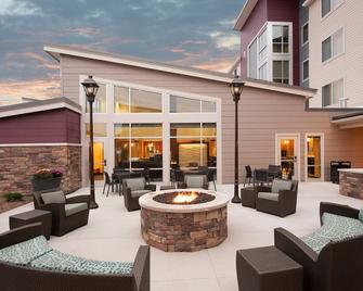 Residence Inn by Marriott Bloomington - Bloomington - Patio
