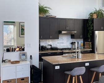 Bright and Sunny Loft in Williamsburg - ניו יורק - מטבח