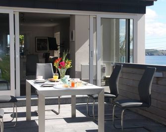Beach view, period house, contemporary fitout in historic, fishing village - Ardmore - Balcony