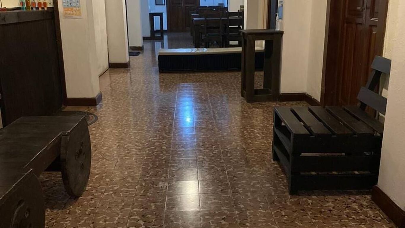 Feathers Hotel And Lounge