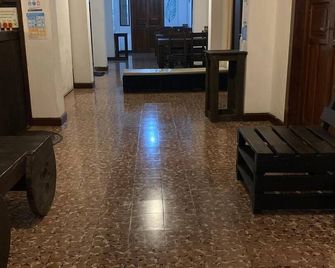 Feathers Hotel And Lounge - Antigua Guatemala - Pasillo