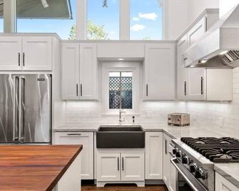 Carmel's Wy Knot: Beautiful remodel in Carmel-by-the-Sea! - Monterey - Kitchen