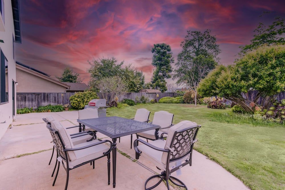 Stylish, Fun & Comfy 4B3B House, Close to Del Mar, Torrey Pines and Safari Park - سان دييغو - شرفة مرصوفة