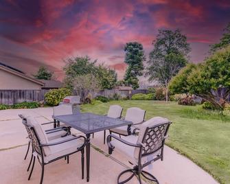 Stylish, Fun & Comfy 4B3B House, Close to Del Mar, Torrey Pines and Safari Park - סן דייגו - פטיו