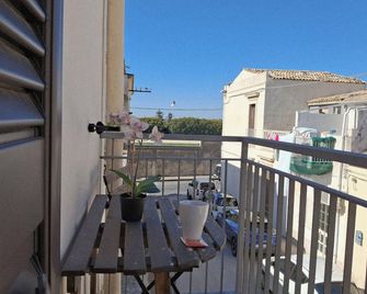 A due passi dal centro - Noto - Varanda