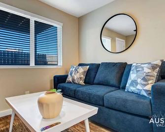 Get Comfy Memory Foam Beds and Tub in Central ATX - Austin - Living room