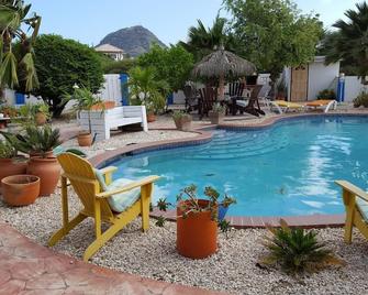 Hacienda Wayaca Apartments - Oranjestad - Zwembad