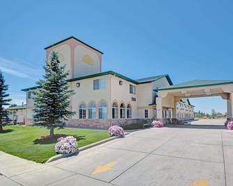 Days Inn by Wyndham Laramie - Laramie - Building