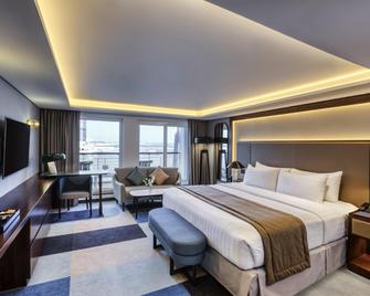 Queen Elizabeth 2 - Dubai - Bedroom