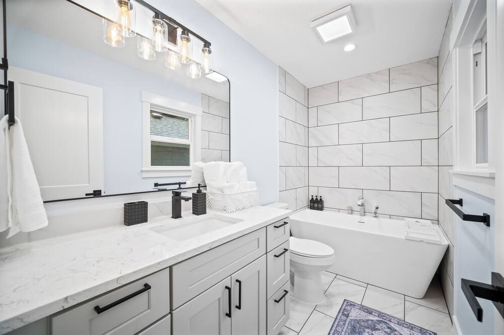Charming 3-bedroom house in nice Clackamas with WiFi, AC