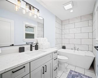 Charming 3-bedroom house in nice Clackamas with WiFi, AC - Clackamas