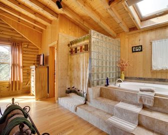 Picturesque Log Cabin in Estes Park: 9 Mi. to Rmnp - Estes Park