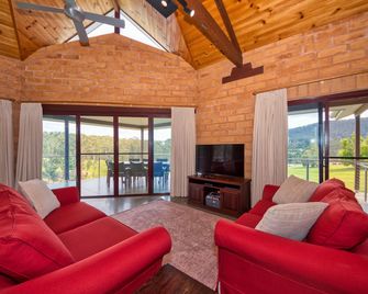 Clarendon Forest Retreat - Forster - Wohnzimmer