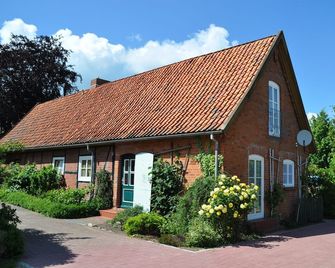 Very nice, restored timbered house with private garden and wooden sauna - Bleckede - Edificio