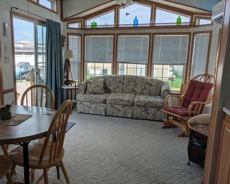 Quiet Get away Lot #2 fisherman, family, Pet friendly, boat ramp, dock, Beaches - Port Clinton
