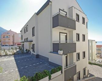 One-Bedroom Apartment In Makarska - Makarska - Gebäude