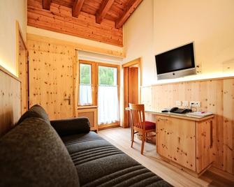 Country Wellnesshotel Buendnerhof - Samnaun - Living room