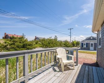 Sunny Sagamore Getaway-Steps From The Sand - Sagamore Beach - Balcón
