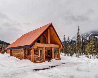Getaway Cabin Ideal For Groups Exploring Rockies - Golden