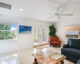 Intercoastal Waterfront Property with Dock - Tequesta - Living room