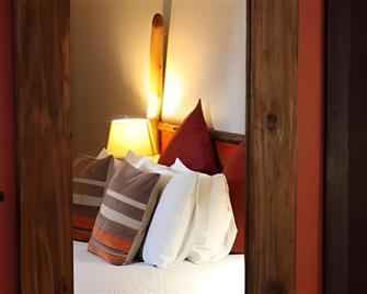 Bush Pillow Guest House - Otjiwarongo - Bedroom