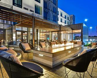 Courtyard by Marriott Bentonville Rogers Promenade - Rogers - Patio