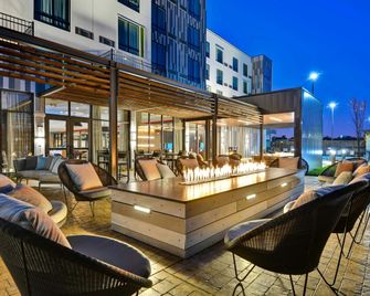 Courtyard by Marriott Bentonville Rogers Promenade - Rogers - Patio
