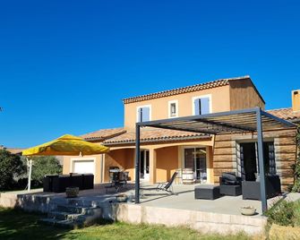 Villa at the foot of Mont Ventoux for 7 people in Malaucène with private pool - Malaucène - Building