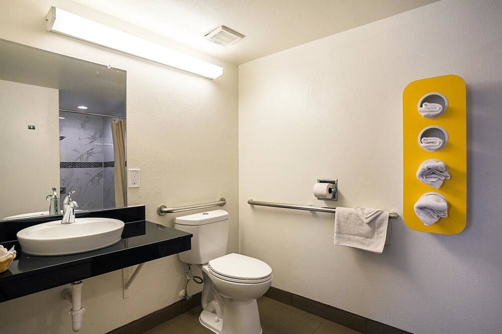 Motel 6-Ventura, Ca - Downtown - Ventura - Bathroom