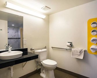 Motel 6-Ventura, Ca - Downtown - Ventura - Bathroom