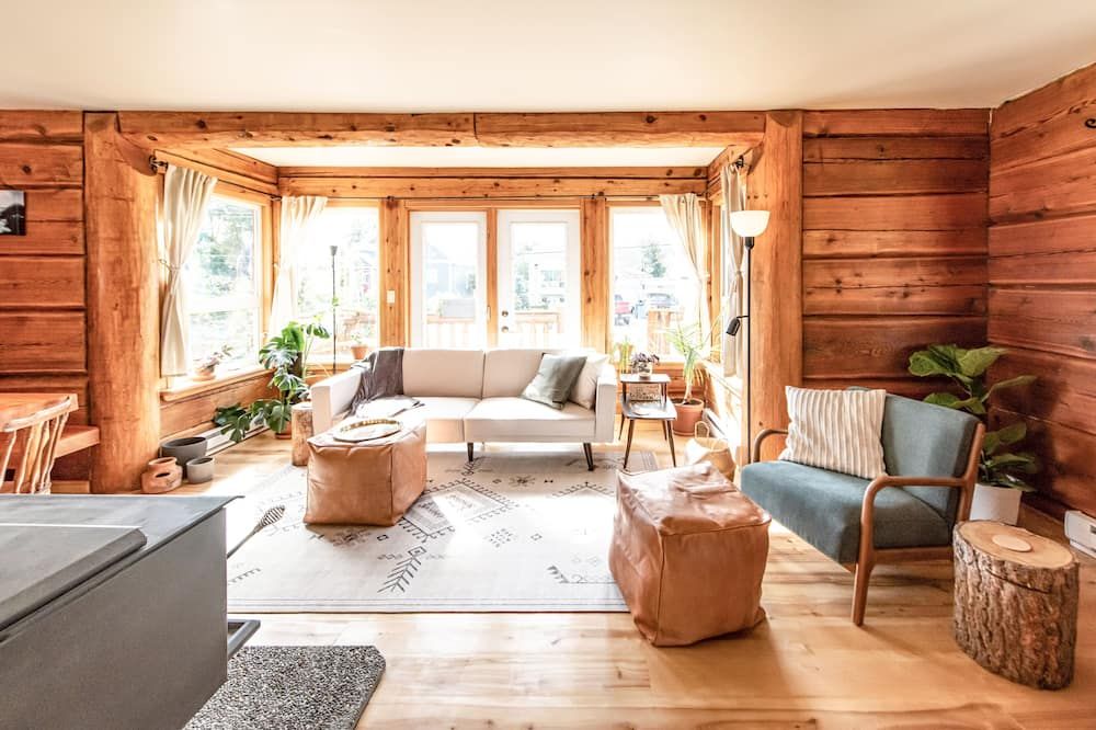 Hygge Log Home Downtown with Great Mountain Access - גולדן - סלון