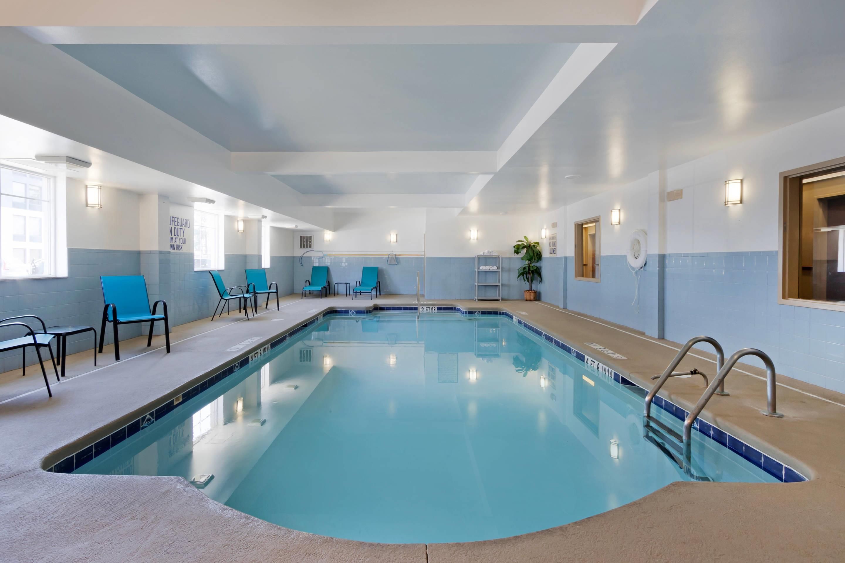 Comfort Inn & Suites Charleston Airport Convention Center - נורת' צ'רלסטון - בריכה