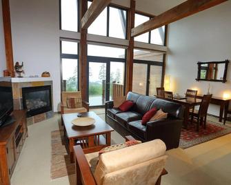 Pacific Rim Retreat - Ucluelet - Living room