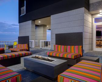 Tru by Hilton Galveston - Galveston - Balcony