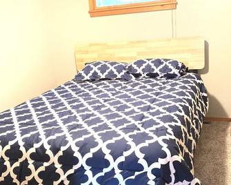Houghton Hideaway with lake access and views - Prudenville - Bedroom