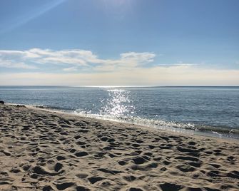 Blu Shutter Beach House - Best location for a Vacation! - Coloma - Beach