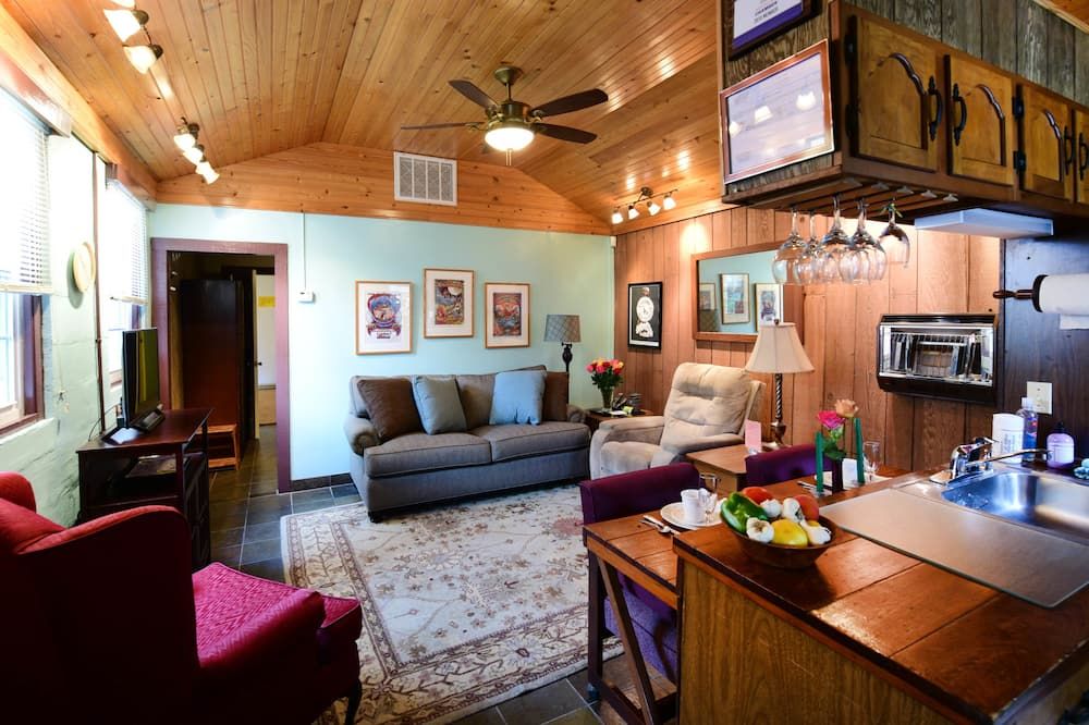 A Legal Guesthouse! The Little Eazy Guest House-Owner Lives On The Property - Nouvelle-Orléans - Salon