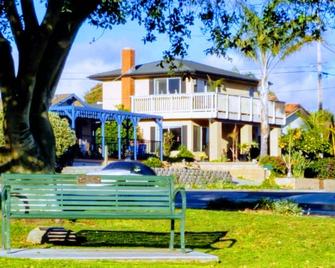 Tropical Retreat Close to Beach - Grover Beach - Building